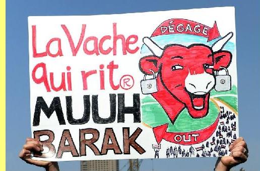 Um dos cartazes na Pr. Tahrir.