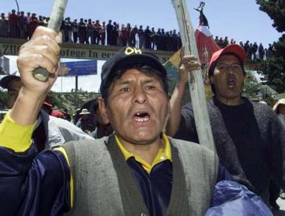 Manifesta��o de protesto em El Alto, 12/Out/03.