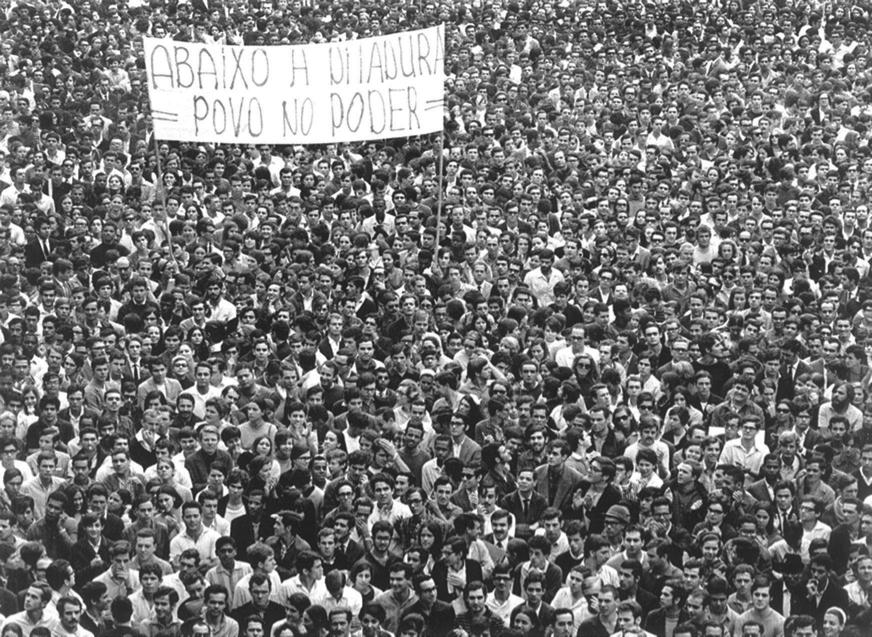 Manifestação dos 100 mil, em 1968 no Rio de Janeiro.