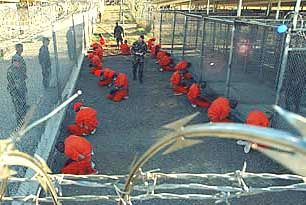 Prisioneiros em Guantanamo.