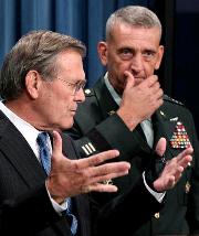 Rumsfeld & Franks. Um concebe, o outro executa o trabalho sujo no terreno.