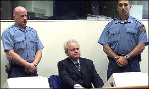 Milosevic em Haia, no tribunal da NATO.