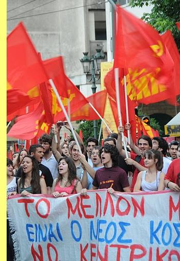 Manifestantes do KKE.