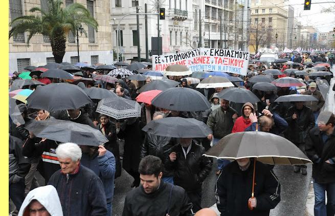 Em Atenas, sob chuva.