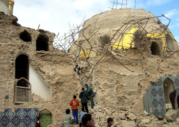 Destrui��o da mesquita da C�pula Dourada.