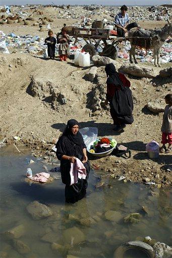 Lavadeira no Rio Tigre, ao sul de Bagdad.
