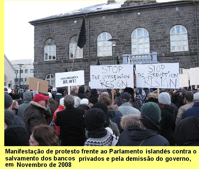 Manifesta��o frente ao Parlamento da Isl�ndia.