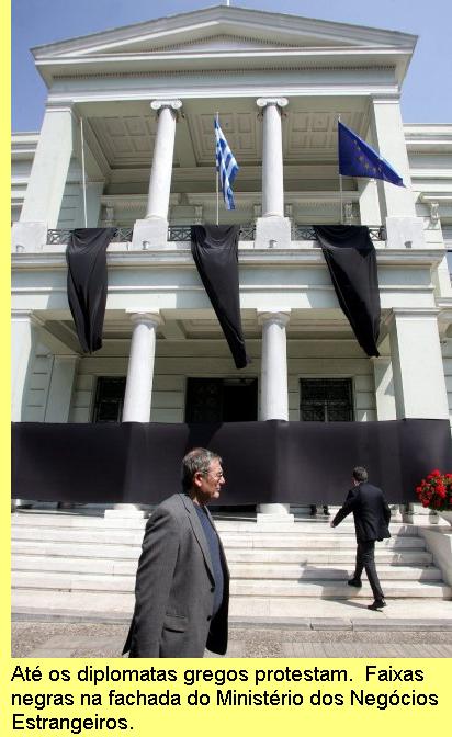 Protesto dos diplomatas gregos.