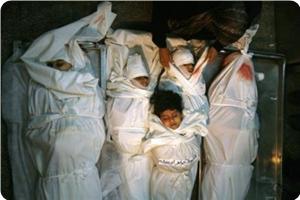 Crianas mortas na morgue de Gaza.