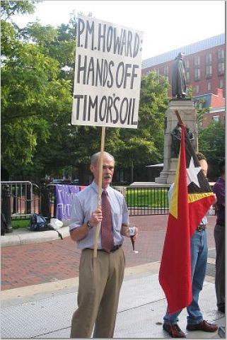 Manifesta��o frente � Embaixada da Austr�lia em Washington.