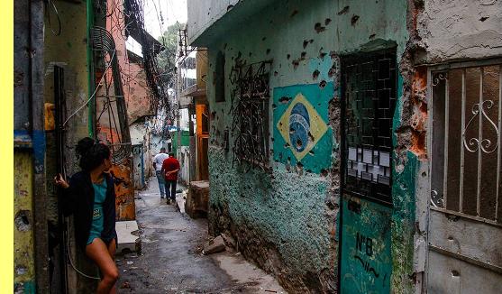As condi��es da favela de Jacarezinho.