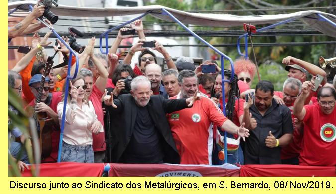 Lula discursa junto ao Sindicato dos Metal�rgicos, em S. Bernardo.