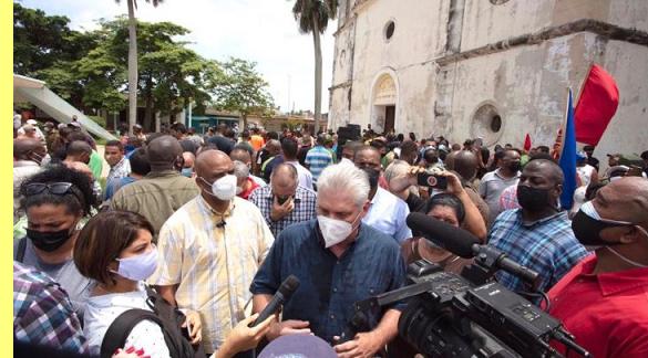 D�az-Canel nas ruas de Havana, 11/Julho.