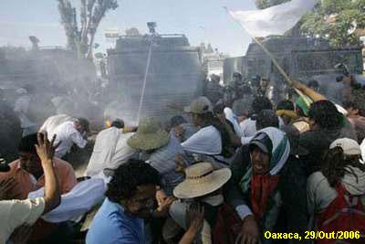 Jactos de �gua contra o povo de Oaxaca.