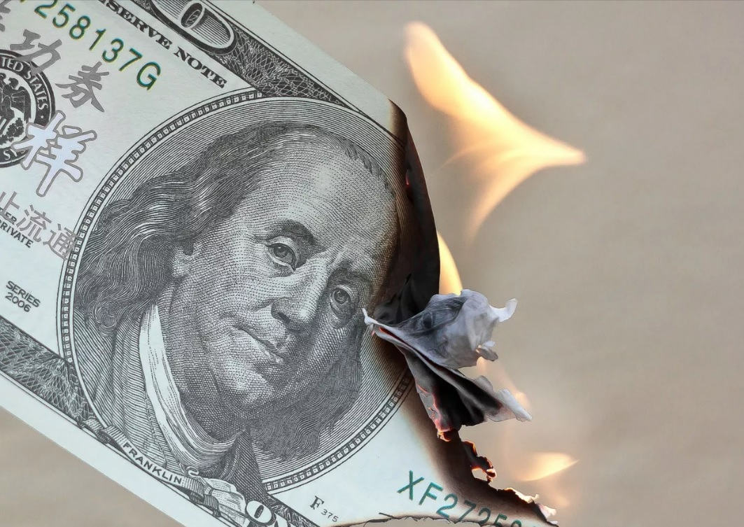 Dólar a arder.
