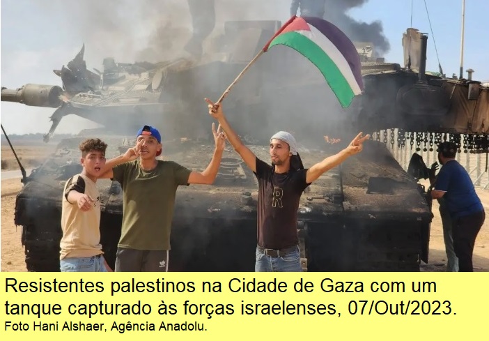 Palestinos com tanque capturado às IDF.
