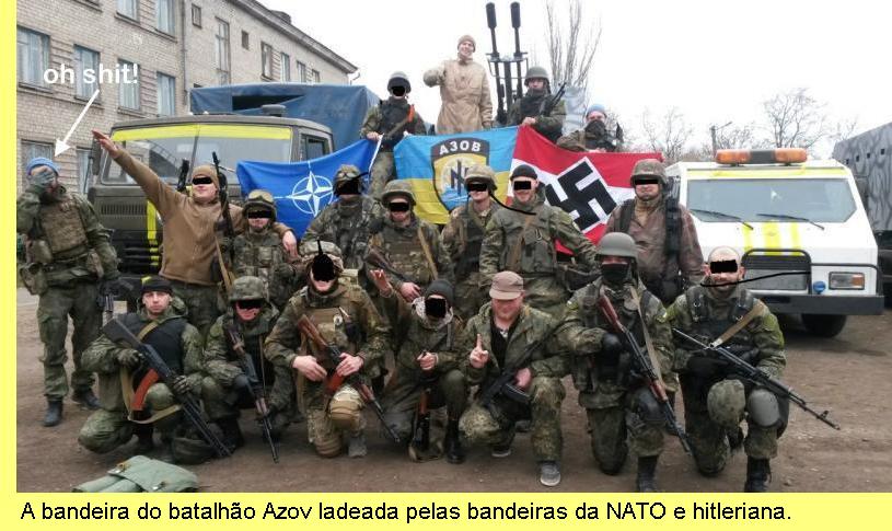 Neonazis do Batalhão Azov, com bandeira da NATO.